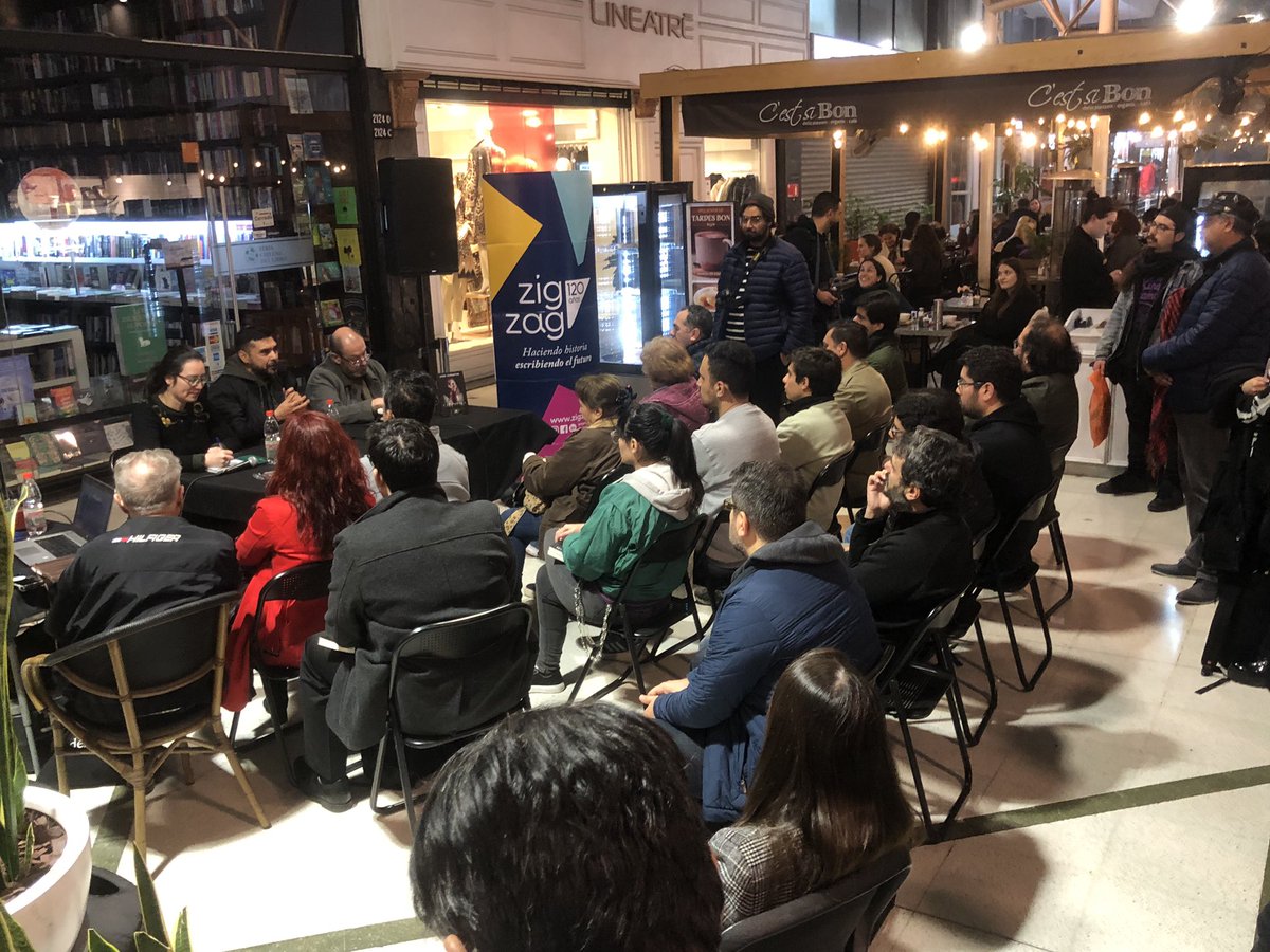 David Padilla G (@dawarg) on Twitter photo Estoy en el lanzamiento de “Médium”, novela de Jesús Diamantino (con <a href="/ZigZagEditorial/">Editorial Zig Zag</a>). Lo relevante del asunto:
👉🏻El libro va de un asesino, de fantasma y de terror.
👉🏻Escritores chilenos validan la calidad.
👉🏻Es la primera vez que una editorial (nos) invita <a href="/LectorsPromedio/">Lectores Promedio</a> Estoy en el lanzamiento de “Médium”, novela de Jesús Diamantino (con <a href="/ZigZagEditorial/">Editorial Zig Zag</a>). Lo relevante del asunto:
👉🏻El libro va de un asesino, de fantasma y de terror.
👉🏻Escritores chilenos validan la calidad.
👉🏻Es la primera vez que una editorial (nos) invita <a href="/LectorsPromedio/">Lectores Promedio</a>