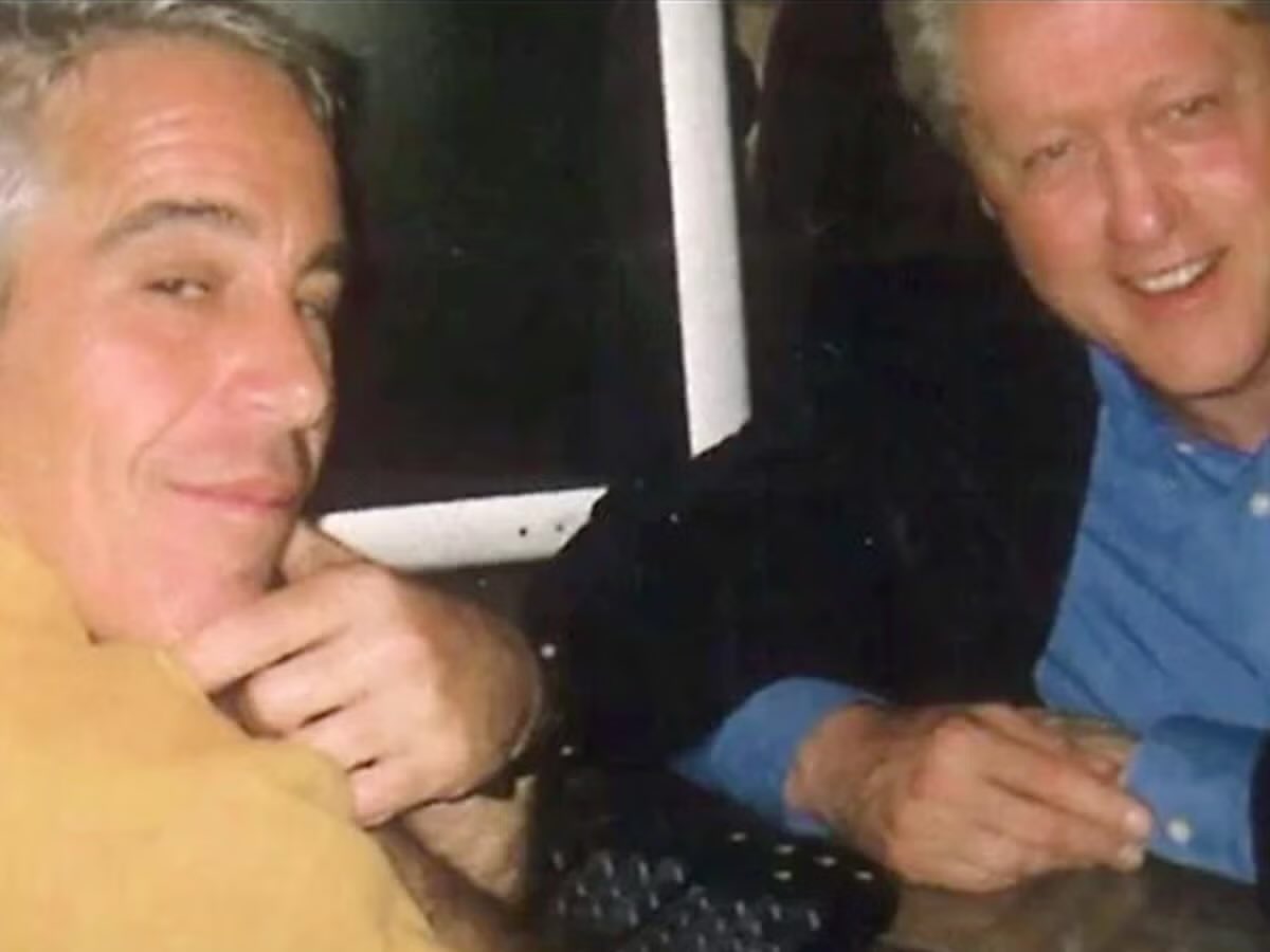 KaceeRAllen's tweet image. Did you know Bill Clinton allegedly sent Jeffery Epstein a birthday letter in 2003?

“It’s reassuring isn’t it, to have lasted as long, across all the years of learning and knowing, adventures and [illegible word], and also to have your childlike curiosity, the drive to make a…