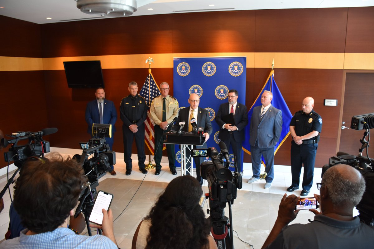 ATFNewOrleans's tweet image. .@ATFNewOrleans joined FBI Jackson, federal and local LE partners to announce the arrest of ten in north Miss. in “Operation Summer Heat,” an FBI-led initiative targeting violent criminals and fugitives wanted for drug conspiracy, illegal firearm possession, & money laundering.