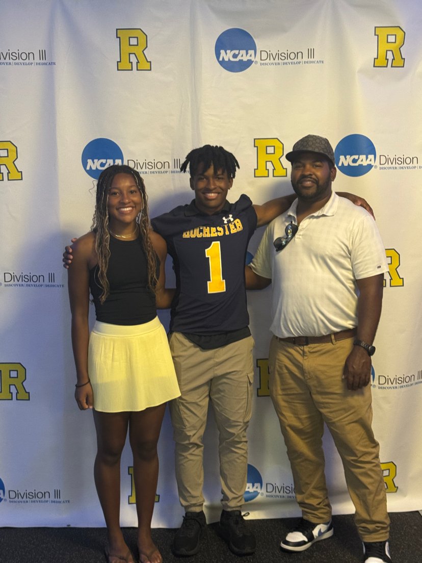 Gavin Binns (@gavindbinns) on Twitter photo 🚨‼️Offered‼️🚨
Today I received an offer from <a href="/UofRFootball/">Rochester Football</a>!! Thank you for welcoming us, <a href="/IamcoacHHeav/">Jason Henshaw</a>! Your confidence in me means so much! What an amazing day! I am so grateful! 🚨‼️Offered‼️🚨
Today I received an offer from <a href="/UofRFootball/">Rochester Football</a>!! Thank you for welcoming us, <a href="/IamcoacHHeav/">Jason Henshaw</a>! Your confidence in me means so much! What an amazing day! I am so grateful!
