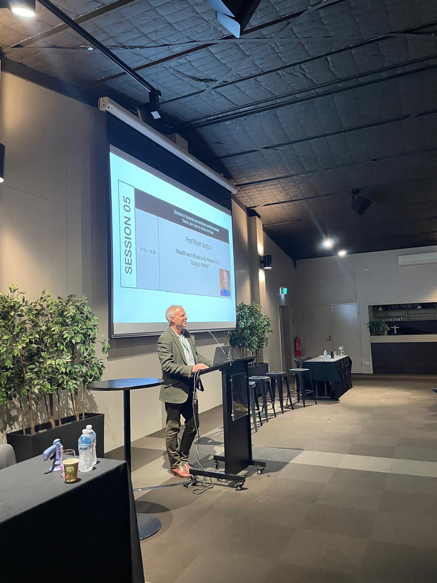 GrasLab's tweet image. End of day 1 of ASI VIC/Tas conference @ImmunoGroupVic with talk about pandemic preparedness and questions on the role of researchers in communicating science and factual information with everyone.  
Happy to welcome Prof Brett Sutton with my co-chair Jim Harris from @CSIRO
