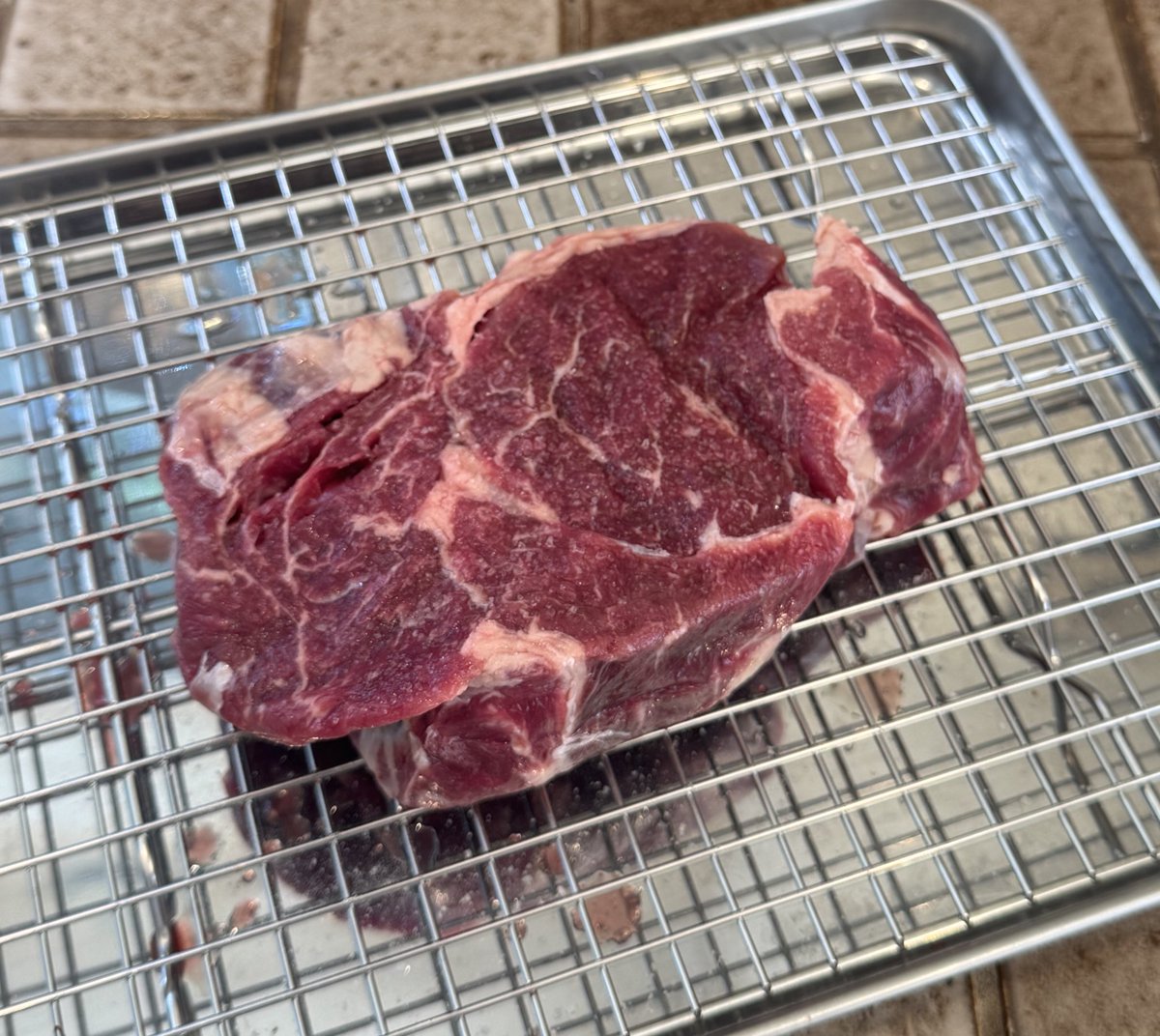 jay_ryewhiskey's tweet image. Local grass fed grass finished 1.5lb ribeye. Gonna go on the kettle later