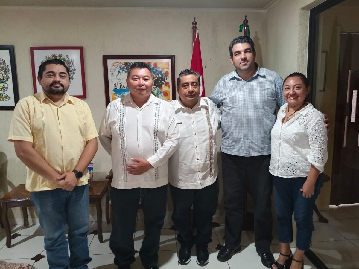 ConsulCuMerida's tweet image. Saludamos a los integrantes del proyecto "Cocina Ancestral para el Nuevo Mundo" liderados por el chef Pedro Estrada👨🍳 quien recibió la Medalla al Mérito Culinario de la Federación Culinaria de #Cuba🇨🇺 acompañado por trovadores de #Yucatán🇲🇽 en reciente visita a #LaHabana.