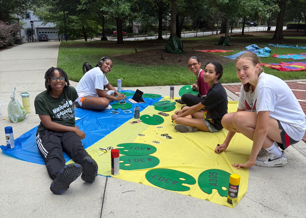 MidtownGirlsBB's tweet image. Thank you to the girls🏀players that showed up today to volunteer their time around the school to help get ready for DAY 1⃣. It's much bigger than basketball.⚔️🏰