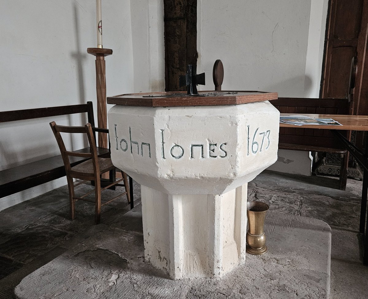 #FontsOnFriday 💧 

'John Jones • 1673' 

📍Llantrisant Church • Monmouth ⛪️

#Wales #History