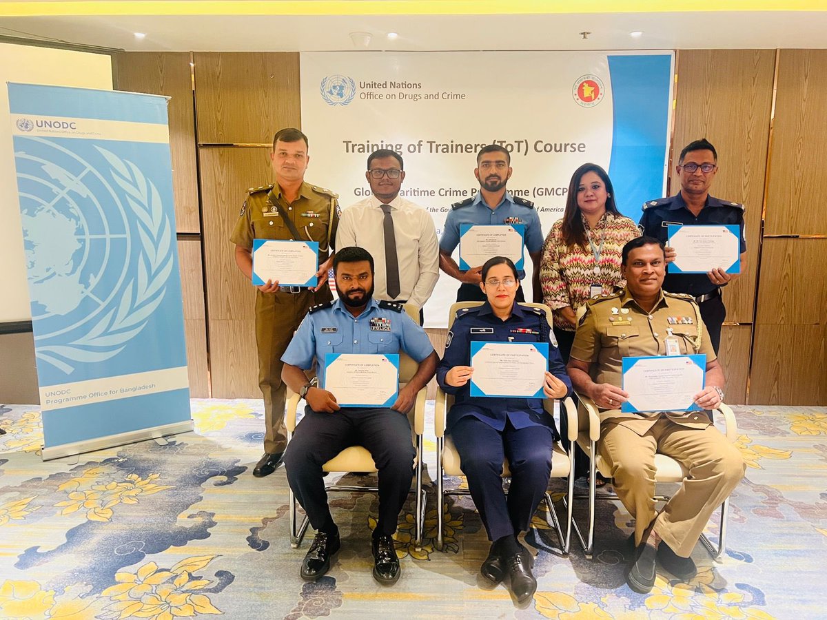 UNODC_MCP's tweet image. Today marks the closing of the ToT 📚by @UNODC_MCP! The course was designed with blended, hands-on approach to groom #future_CSI_trainers! 6⃣ officers from 🇱🇰🇲🇻🇧🇩 refined #adult_learning_principles, #design_tailored_training_plans & lead #demo_sessions with expert feedback!