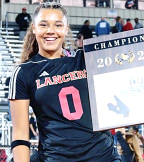 CalHiSports's tweet image. Congrats Lutheran (Orange).
State School of Year (Girls Sports).
Adding flag fb helped a lot but also a lot of success in water polo, soccer, golf and softball. First time winner.
@HaroldAbend @ocvarsityguy @OLu_Athletics
calhisports.com/2025/07/24/mor…