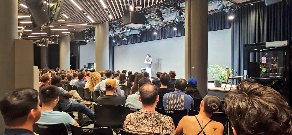 fendien's tweet image. Fun and different event format from @PathlightVC and @BananaCap_ at @tryramp
A comedy night!
@TurnerNovak welcomed everyone with some expense management jokes and then @Kaz_Khadem took a turn we definitely weren't expecting by talking about a Penn classmate of his... 🙈