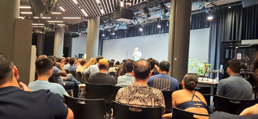 fendien's tweet image. Fun and different event format from @PathlightVC and @BananaCap_ at @tryramp
A comedy night!
@TurnerNovak welcomed everyone with some expense management jokes and then @Kaz_Khadem took a turn we definitely weren't expecting by talking about a Penn classmate of his... 🙈