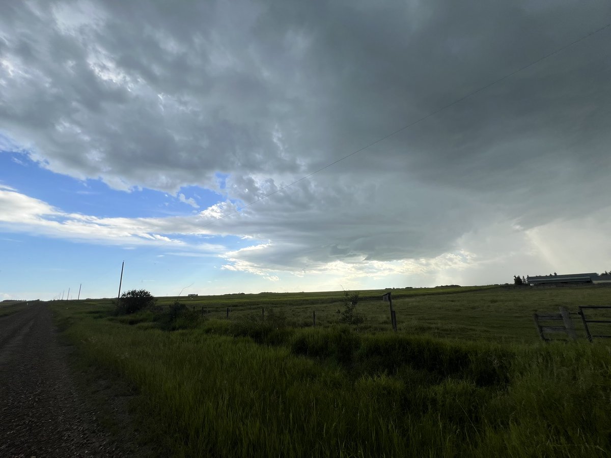 Storm just east of Millet, AB. #abstorm #abwx <a href="/PrairieChasers/">Prairie Storm Chasers</a>