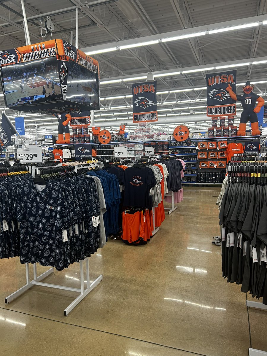 enjoythehobby's tweet image. My local Walmart has a UTSA (my Alma mater) Jumbotron and I’m obsessed