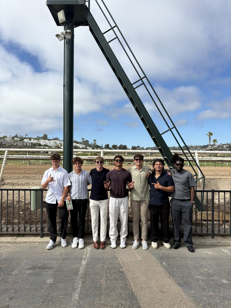 SWCJaguarFB's tweet image. @SWCJaguarFB to Del Mar 🐎 💨
A horse gallops with his lungs, perseveres with his heart, and wins with his character. 💪🏽
#GoLEFT👈🏽 #Ubuntu🤝🏽