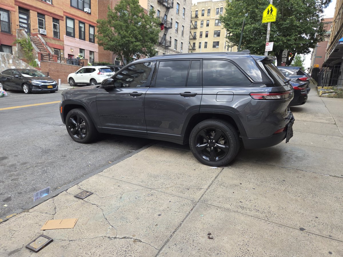 placardabuse's tweet image. This #GhostCar with no front or rear plates and illegally tinted windows was parked illegally on the sidewalk at the @NYPD34Pct. Its @nysdmv safety inspection was expired.
But it had a @NYPDnews #TheftVest, so nobody was enforcing any laws here.
#CultureOfCorruption