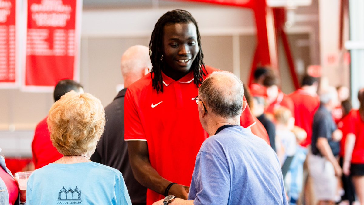 FairfieldStags's tweet image. Thank you to over 200 of our @FairfieldMBB and @StagsWBball season ticket holders for joining us in the Diffley at @MahoneyArena for our annual summer BBQ!
🤘🏀
