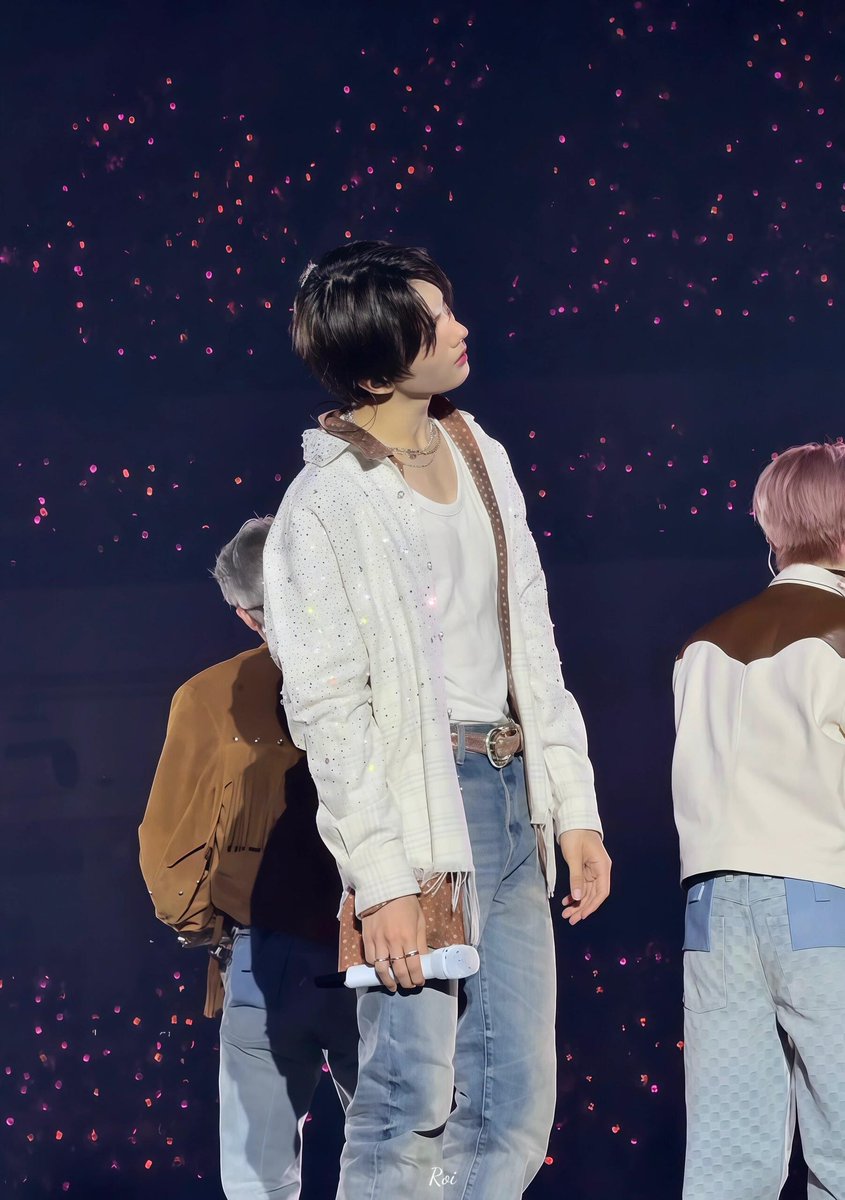 bye_js0205's tweet image. 복근 보지마 #지성 #JISUNG