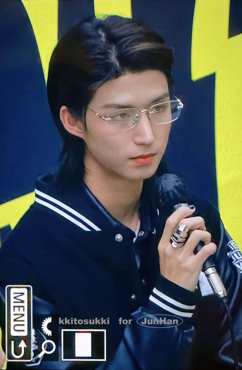 hhwaann's tweet image. 그거같음 
직장에서만났을때                 집앞에서만났을때