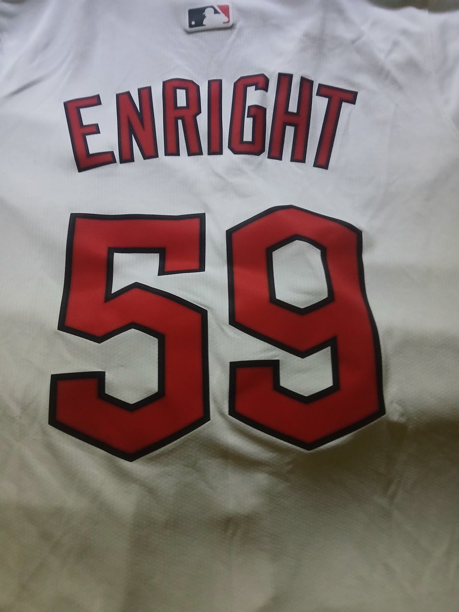 WiStrmChaser's tweet image. Nice surprise at immunotherapy today 馃槍 as a fellow cancer warrior, I'm a huge Nic Enright fan and his journey is so inspiring 馃挭 Congrats on everything! Thanks so much to my cancer nurses, @CleGuardians and @Enright_15 for the signed ball and jersey 馃槍馃ス