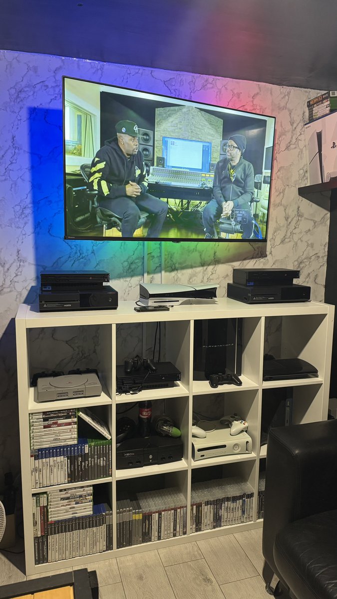 UpNorthFiddy's tweet image. I Literally Just Turned Off The PS2 In My Game Room To Watch This New Roc Solid With @memphisbleek & @JustBlaze, Blizzle Said The Only Time Jus Ever Even Raised His Voice At Him, Was When Bleek Interrupted Him While He Was Gaming With Guru, I Thought Shit, I Get It 😂