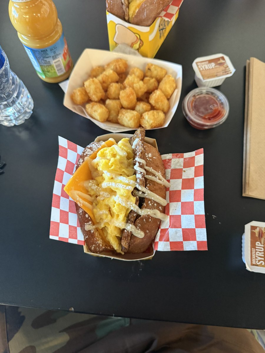 Flowersbyfidels's tweet image. The best breakfast sandwich in the world is located at Buldogis in Las Vegas. 

French toast bread, egg, sausage cheese, tater tots, a lil powdered sugar, and a whole lot of syrup! 

@Buldogis 
2291 S Fort Apache Rd
Unit 102
Las Vegas, NV  89117