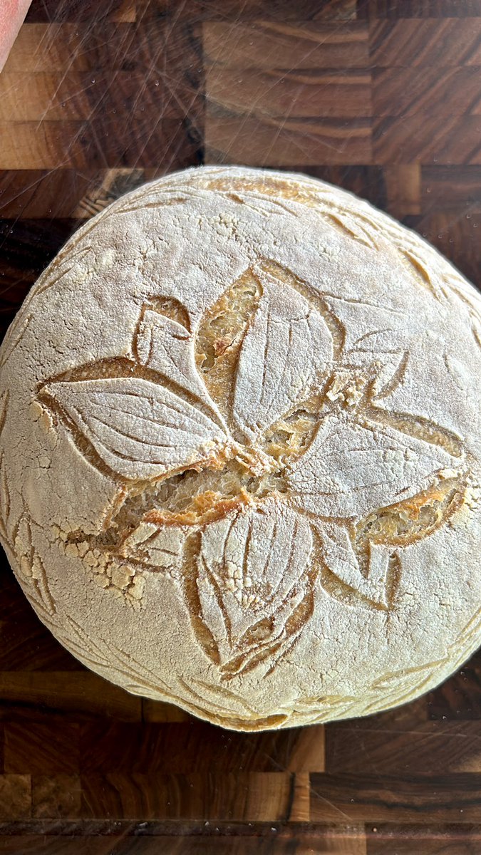 becky_pliego's tweet image. Grateful for friends who make beautiful AND delicious loaves of bread. 🙌🏼 All grace!