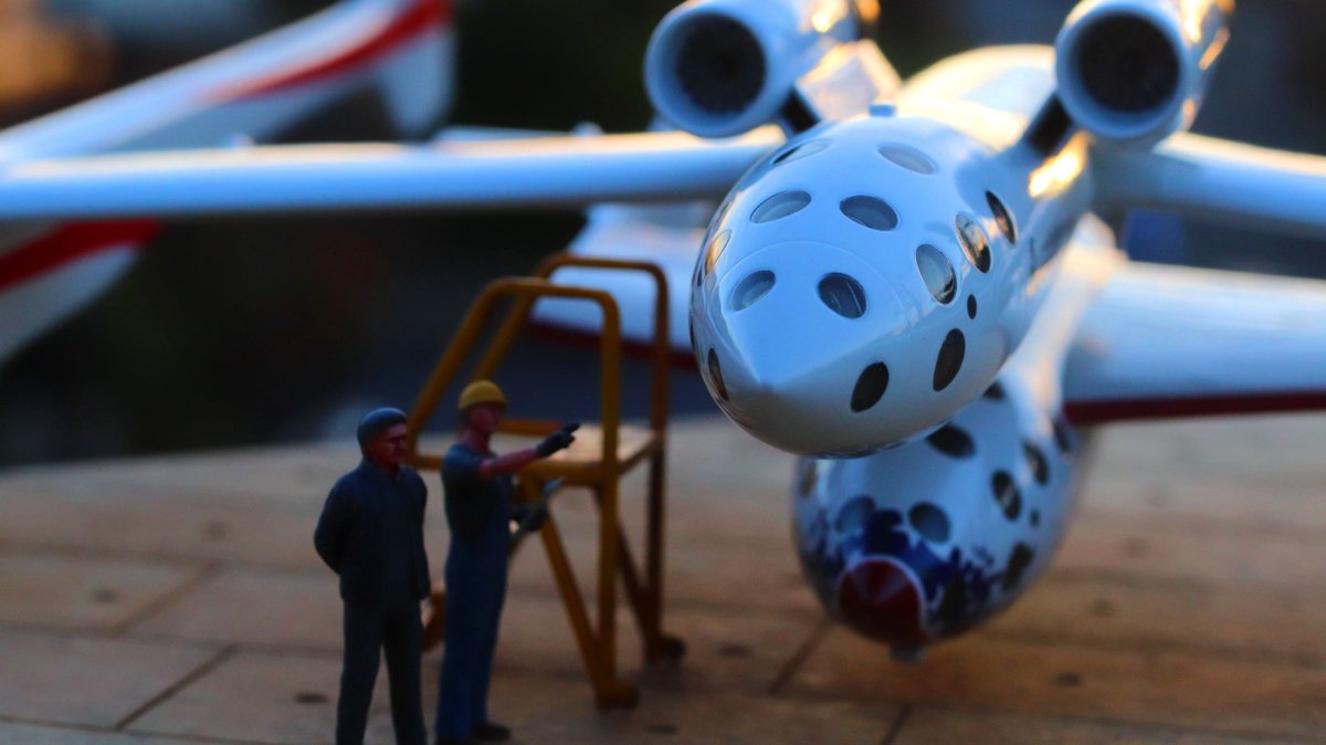 grey_FS36081's tweet image. #無言で我ながらカッコいいと思う写真を載せる
(…1/72 Amodel スペースシップワン & ホワイトナイト…スケビのコンベンション締め切り日の12月の朝に急いで撮りました…朝日を後ろから浴びて外板がテカテカしてる感じが本物っぽくないですか…)
#プラモデル