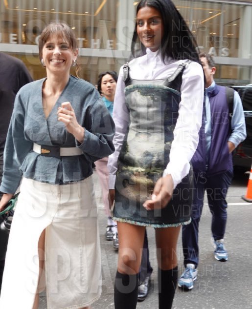beebeakbee's tweet image. simone ashley and pauline chalamet on the set of the devil wears prada 🥹