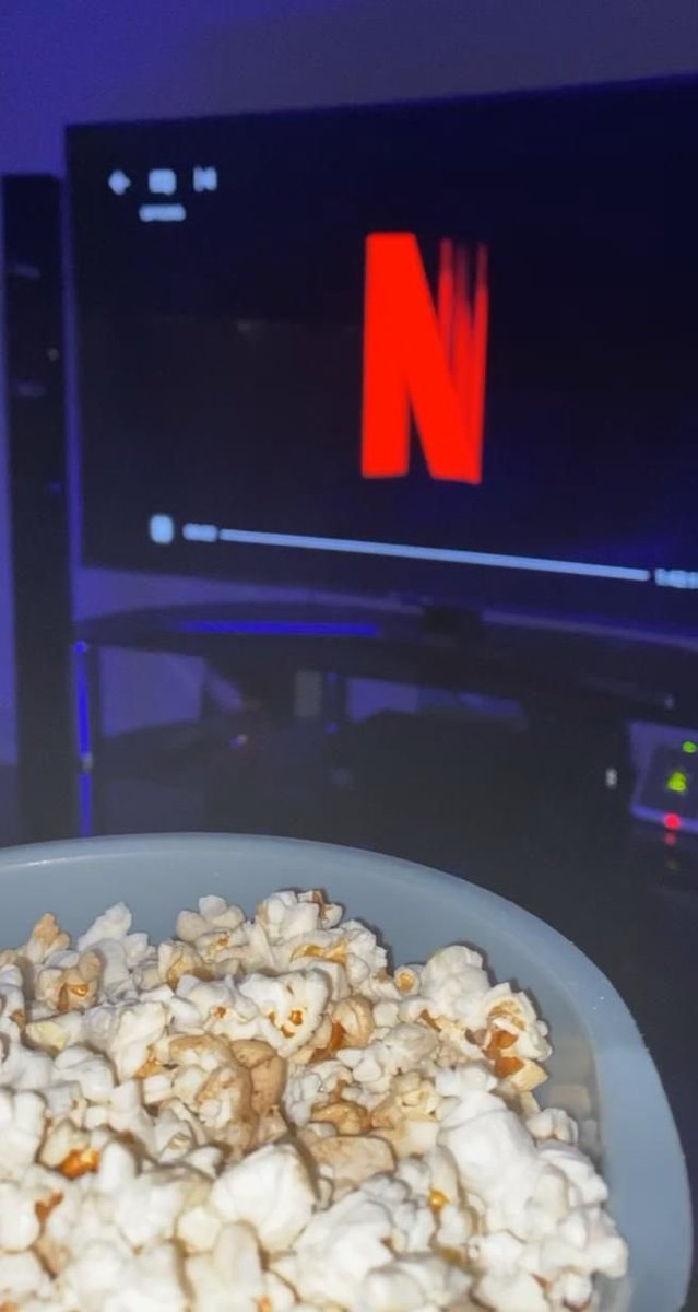 3lmohvash's tweet image. hey guys, quick one i accidentally subscribed netflix premium plan instead of my usual basic plan and i can’t cancel it now 😔
trying to recover some of the cost,so i’m selling the 4 slots at ₦2000 each. you’ll get premium Ultra 4K streaming,your own profile for a full month