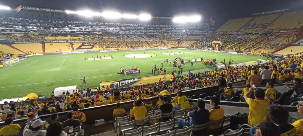 Soldadodelidolo's tweet photo. No me vengan nunca mas a decir que Barcelona - Liga es un clásico. 

No fue nadie hoy al estadio monumental🏟️ 
NADIE‼️

#BSC 🟡⚫️ https://t.co/xfBlkP28Xz
