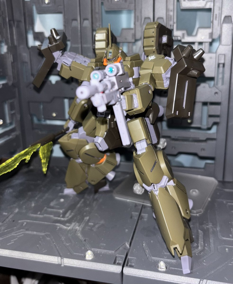Hideyan021981's tweet image. #リーベンヴォルフ カッコよすぎ‼️
可動域もすごい⁉️
#ガンプラ #みりプラ #めこ丸隊
#ガンプラ好きとつながりたい