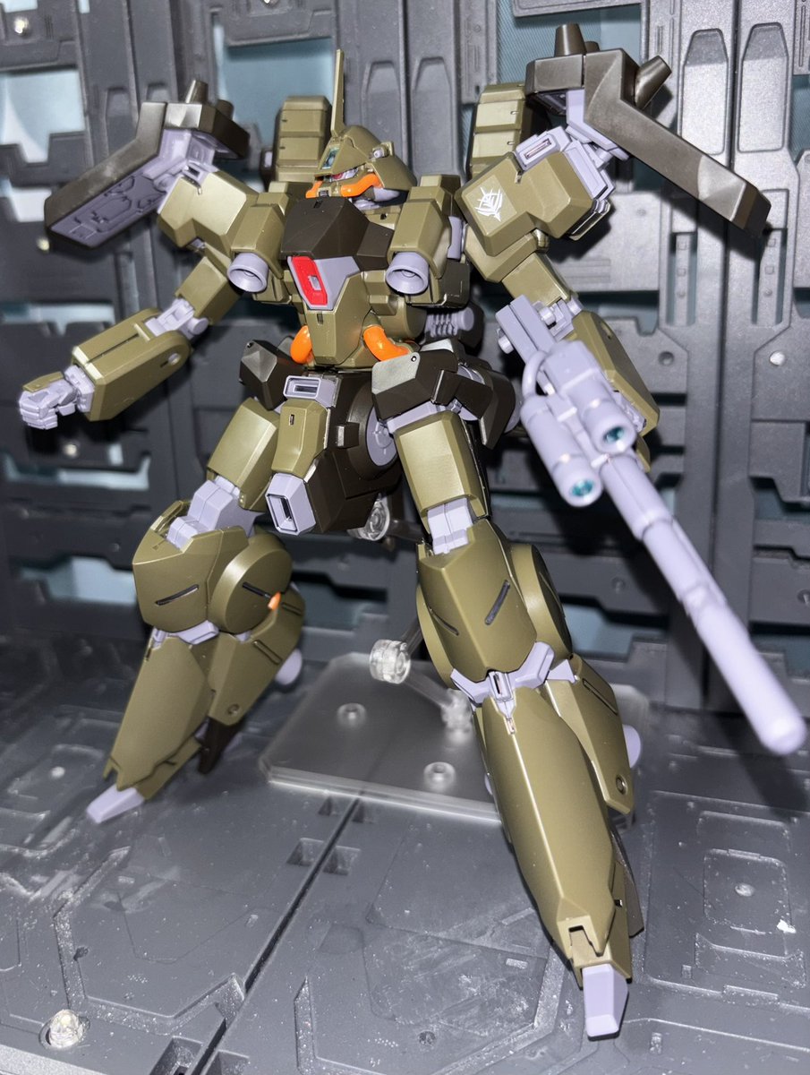 Hideyan021981's tweet image. #リーベンヴォルフ カッコよすぎ‼️
可動域もすごい⁉️
#ガンプラ #みりプラ #めこ丸隊
#ガンプラ好きとつながりたい