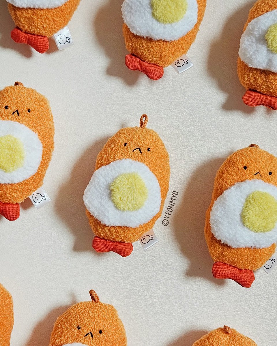 계란후라이 올려진 새우튀김🍤
눈코입 하나하나 직접제작한
핸드메이드 제품이에요
⠀
부스에 진열된 샘플들은
편하게 만져보셔도 됩니다🙂
⠀
🎈서일페v19 2025.0724~27
🎈부스 F49