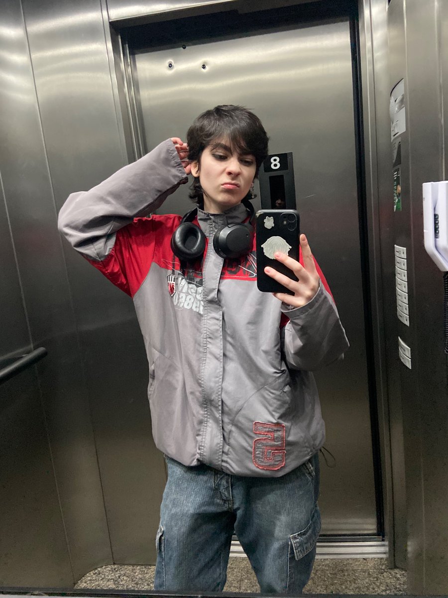 elfpercy's tweet image. às vezes eu penso que não tenho nenhum objetivo de vida ai eu lembro q é servir muito nos fits