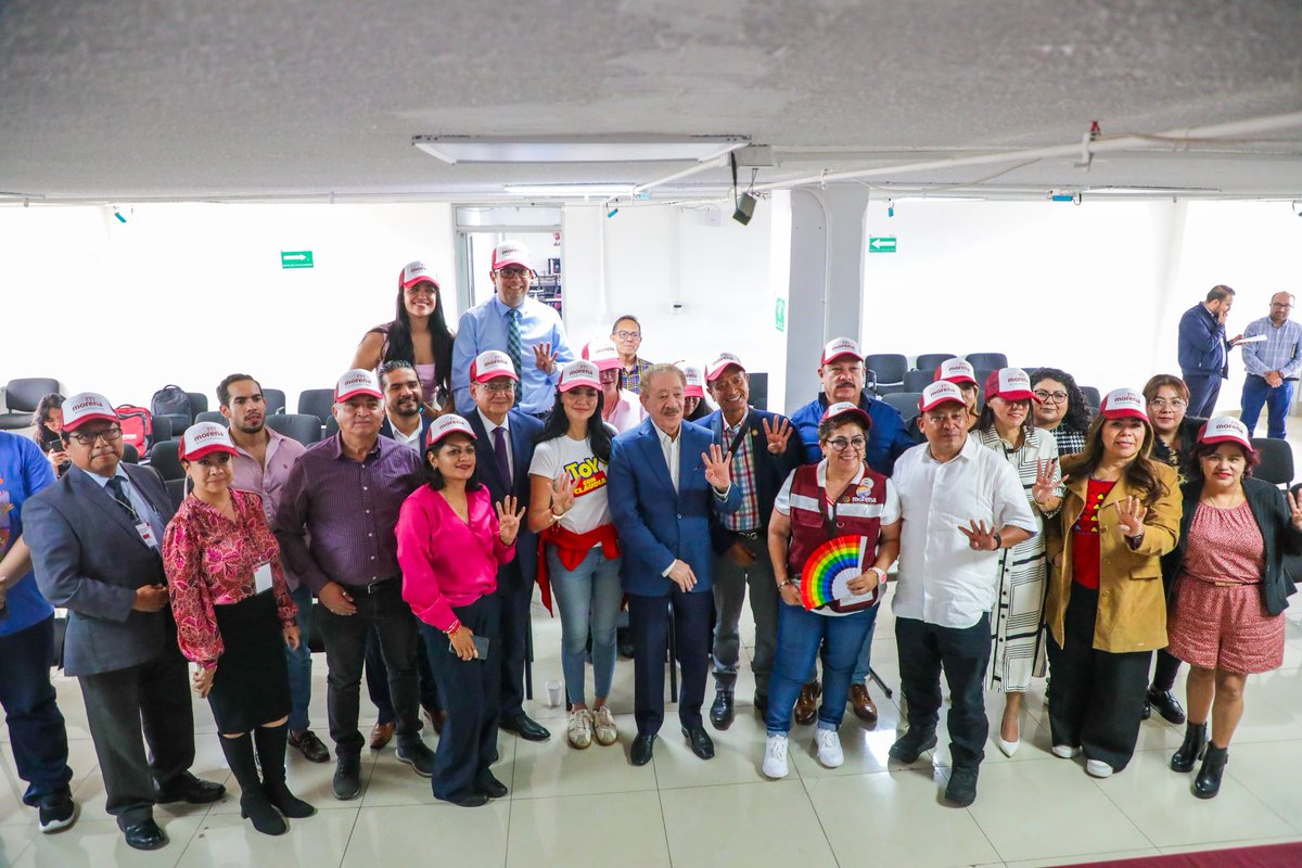 GabyJimenezMX's tweet image. Nos reunimos con el presidente de @MorenaCiudadMex, @diazpol, y con el comité estatal del partido, para coordinar trabajos y reforzar las giras estatales.
Seguiremos impulsando la afiliación, llevaremos el módulo itinerante de atención ciudadana a cada rincón de la capital y…