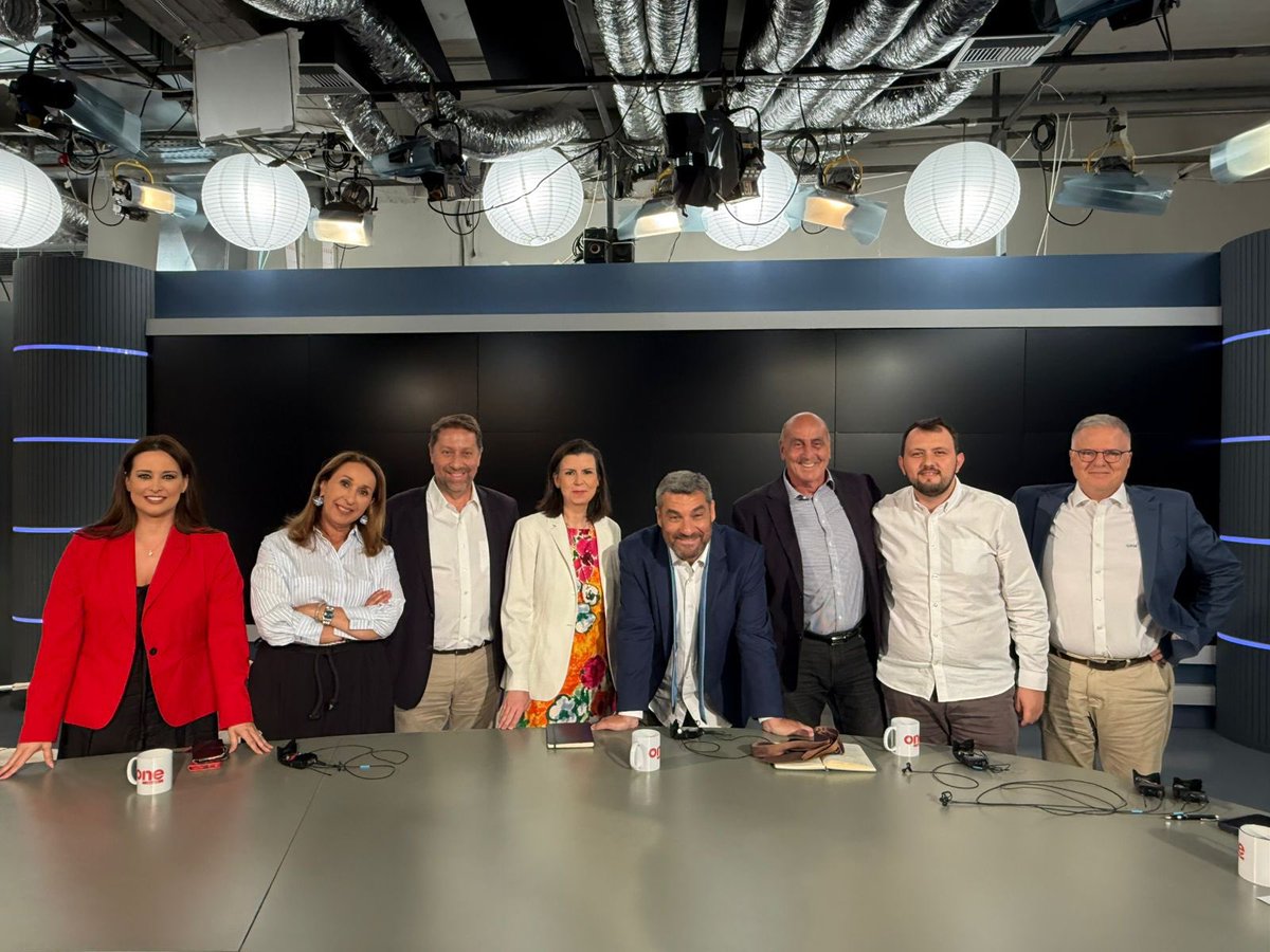 Το One Channel ήταν η τηλεοπτική στέγη μου για δύο χρόνια. Δύο εκπομπές που λάτρεψα, οι "Στιγμές" και το "Evening Report". Συνεργάτες που έγιναν φίλοι και που μαζί μοιραστήκαμε γέλια, χαρές, αγωνίες, εντάσεις αλλά, κυρίως, την αγάπη γι αυτό που κάναμε. Μόνο όμορφες στιγμές μένουν