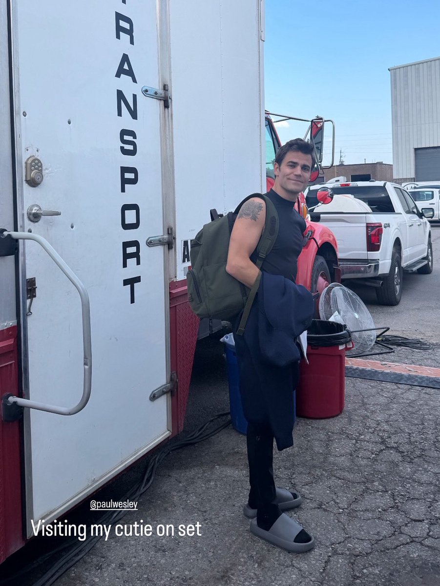 acessopaulw's tweet image. Lindo demais!!! | Nova foto de Paul Wesley no set de Star Trek.
📸 | nataliekuckenburg