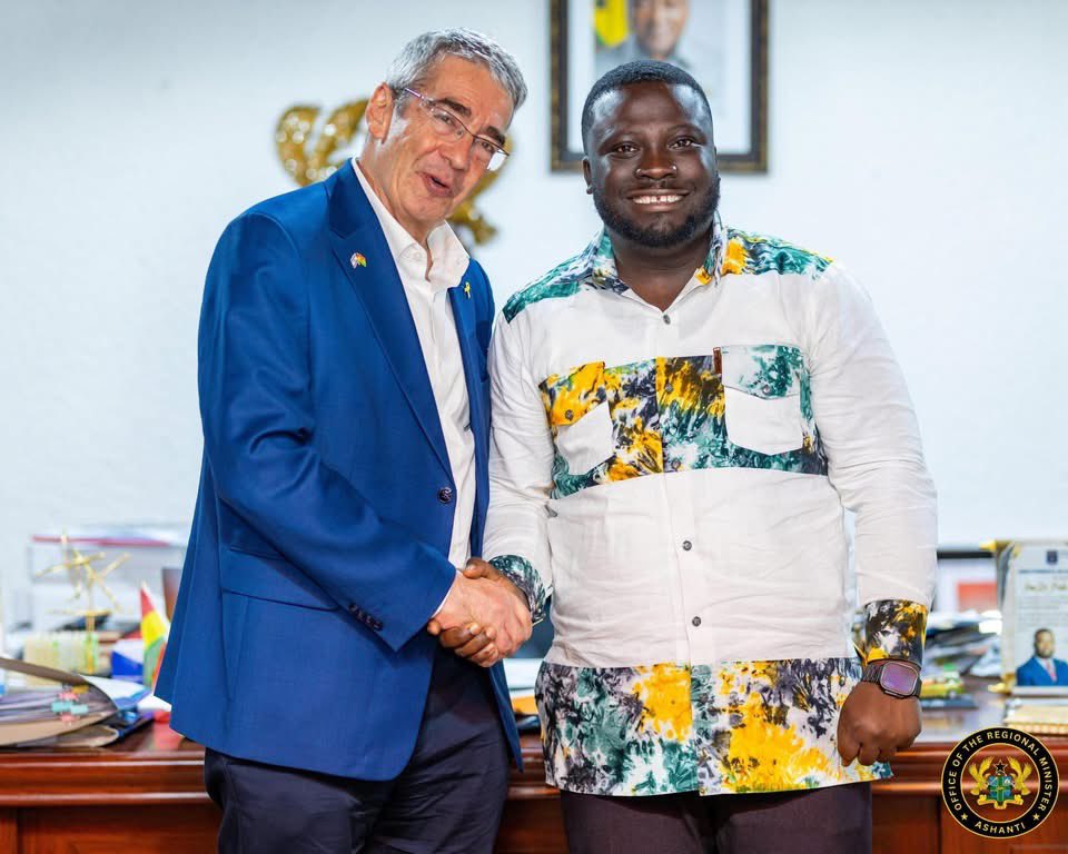 DrAmoakohene's tweet image. Today, I had the honour of receiving the Israeli Ambassador to Ghana, H.E. Roy Gilad, at the Ashanti Regional Coordinating Council.
Our discussions focused on strengthening bilateral cooperation between Israel and the Ashanti Region, with particular interest in exploring sister…
