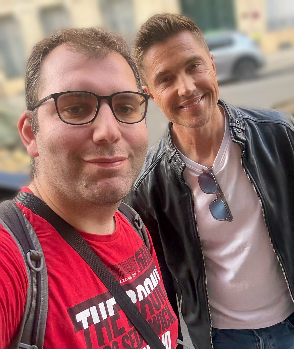 ericwinterfeed's tweet image. NEW/OLD 📸 | Eric Winter via passion_photos_paris’s Instagram [07.24.2025]

— with the adorable @EricWinter1 met at a convention in Paris.