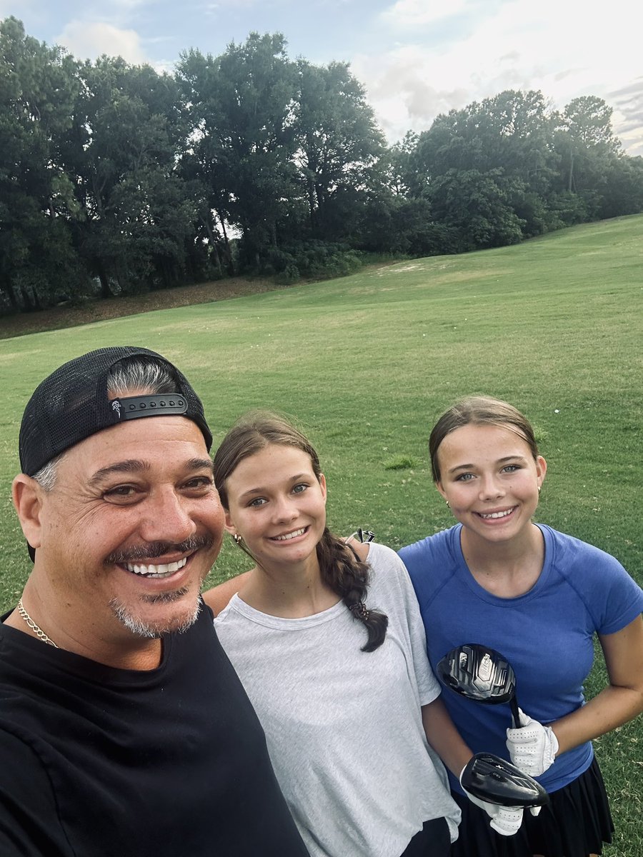 BostonRob's tweet image. I wonder where these two get their competitive Spirit?!? ⛳️
#LuciaRose
#CarinaRose
#MyGirls
#GirlsGolf
@LPGA @PGATOUR