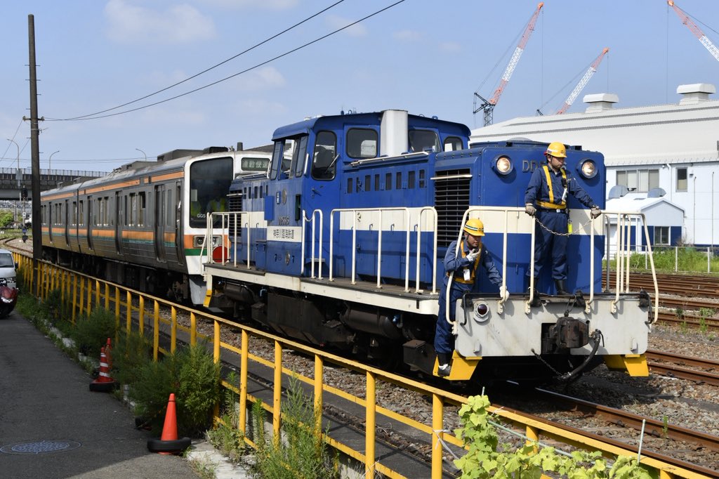 番線手前😅通快幕なんて地元じゃ絶対有り得ないですわ。