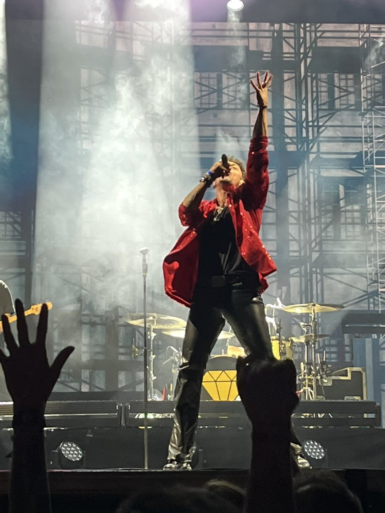 GLORIA (bendita) !! <a href="/shinovaoficial/">Shinova (oficial)</a> 
No cambiaría nada.