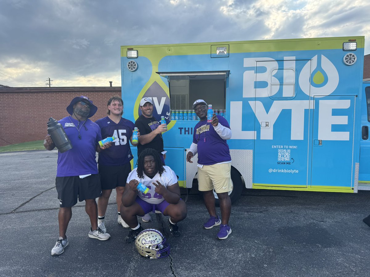 CHSHurricaneFB's tweet image. Thank you to @drinkBIOLYTE for providing some post practice hydration. And to Officer Garnigan for grilling some steaks for our coaches and a few players who were able to raise the most money in one of our fundraisers. #IfYouLoveItSayCanes #GreatToBeInTheVille