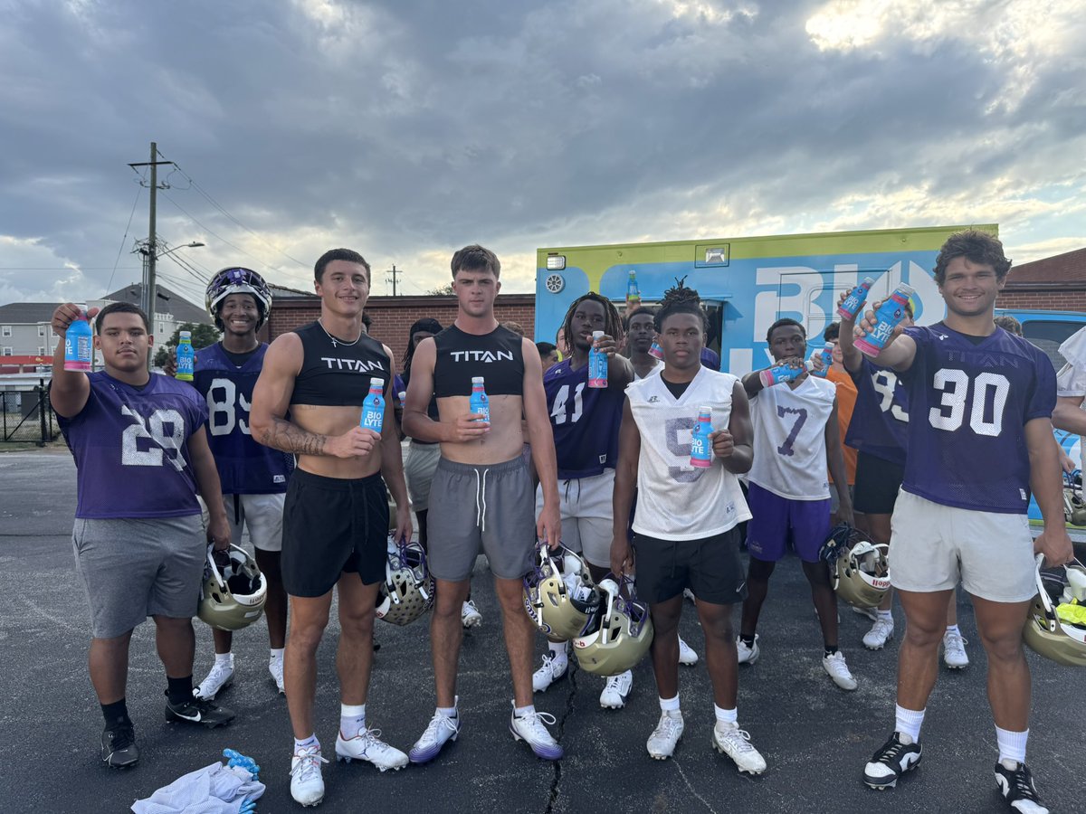 CHSHurricaneFB's tweet image. Thank you to @drinkBIOLYTE for providing some post practice hydration. And to Officer Garnigan for grilling some steaks for our coaches and a few players who were able to raise the most money in one of our fundraisers. #IfYouLoveItSayCanes #GreatToBeInTheVille