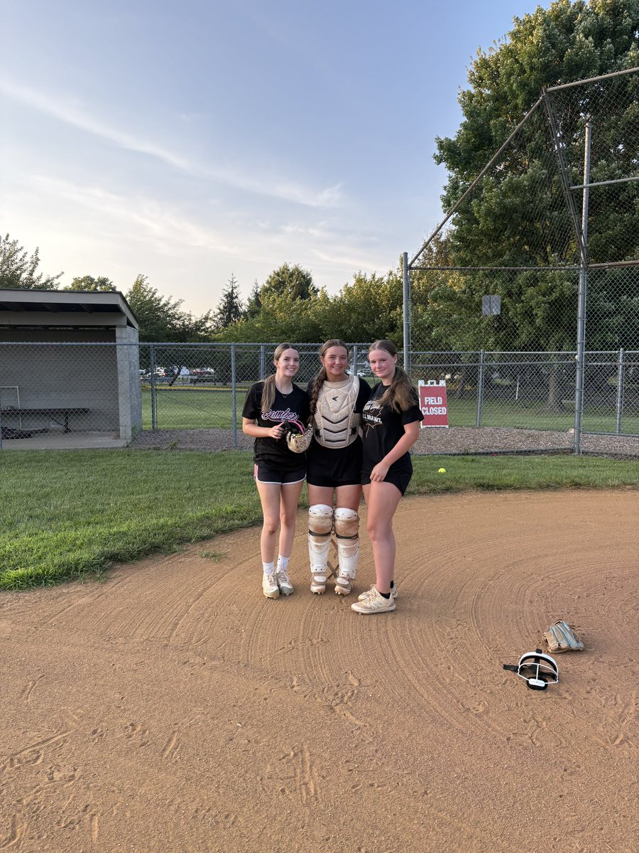 Putting in some extra reps with some of my teammates, we’re off to <a href="/USSSAFastpitch/">USSSA Fastpitch</a> Nationals in OCMD this coming week! #Uncommitted2027 <a href="/Arcadia_SB/">Arcadia Softball</a> <a href="/Coach_BirchSB/">sarah birchmeier</a> <a href="/WilkesSoftball/">Wilkes Softball</a> <a href="/WilmUSoftball/">WilmU Softball</a> <a href="/DrexelSoftball/">Drexel Softball</a>  <a href="/bkalman23/">Brooke Kalman</a> <a href="/vpachucki2027/">Veronica Pachucki</a>