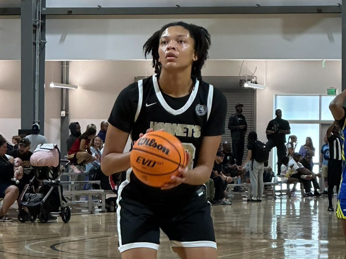 LadyPhenomHoops's tweet image. 2027 Lauren Humphrey received an offer from William & Mary #LadyPhenom
@lauren_hump32 @Coach_Rick57 @colbylewis20 @POBScout @JeffreyBendel_ @ty1ewis @CoachChrisNC @jayhoops222 @Phenom_Hoops