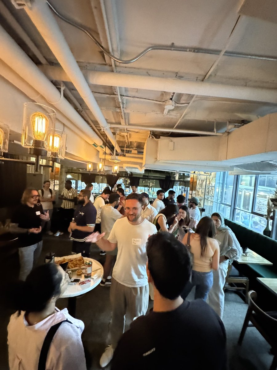 ddebow's tweet image. fun @build_canada meetup.
young people want 🇨🇦 to grow
they will go do things