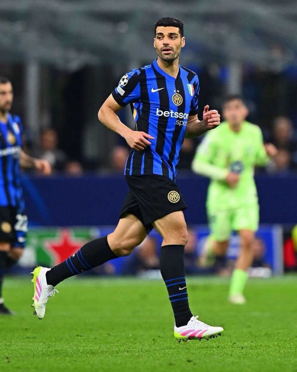 🚨🇮🇷 9 NA MIRA!

Botafogo negocia com o iraniano Mehdi Taremi (33), hoje na Inter de Milão. Negócio não é considerado fácil, mas o glorioso está com conversas em andamento👀⚫️⚪️

Notícia confirmada!!!

Primeiro: <a href="/Gazzetta_it/">La Gazzetta dello Sport</a> 

#Botafogo #Taremi #MercadoDaBola #CanalDoMedeiros