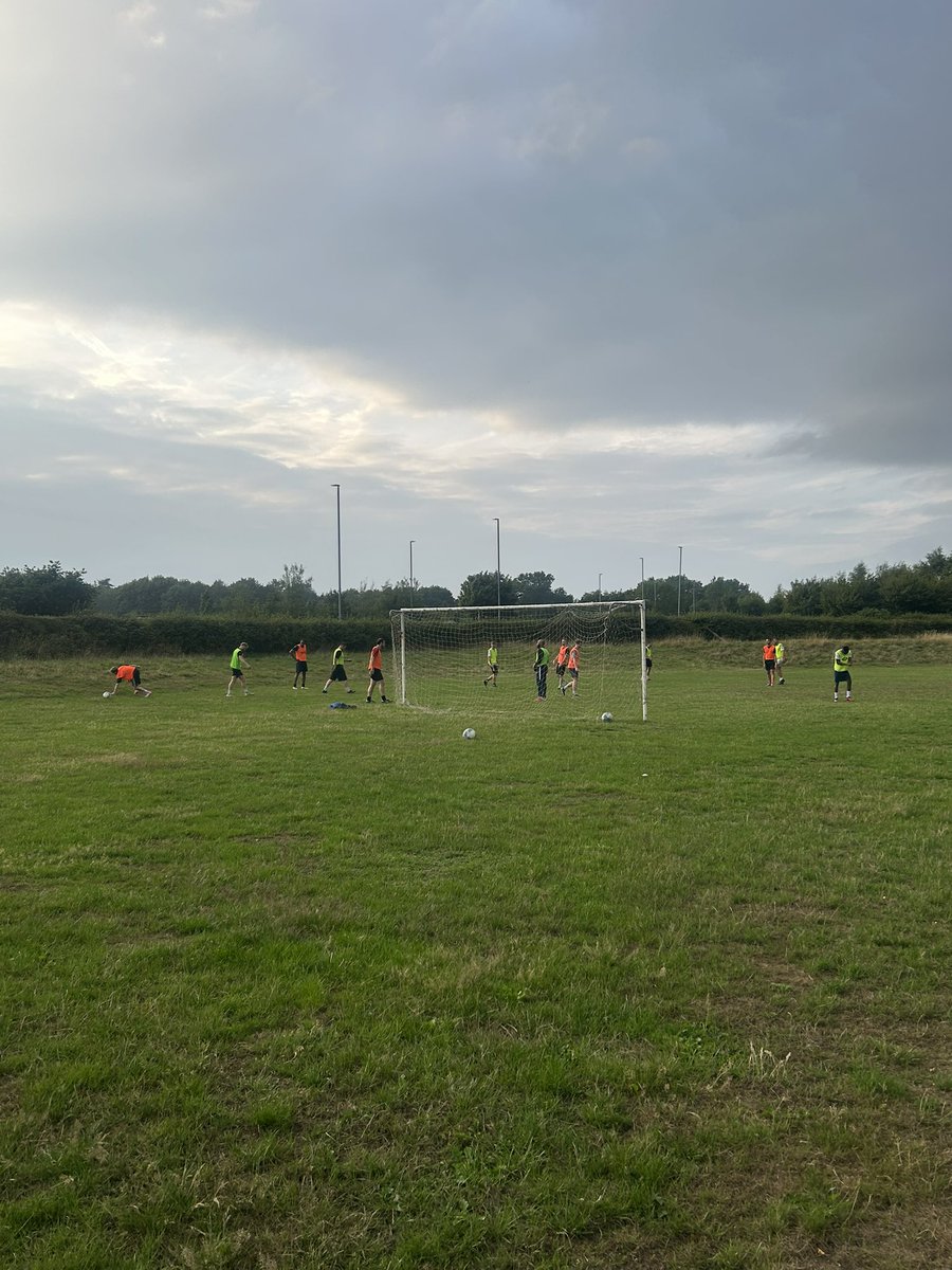 TheOfficialATFC's tweet image. Firsts putting the work in at training 🙌🏻🦅
