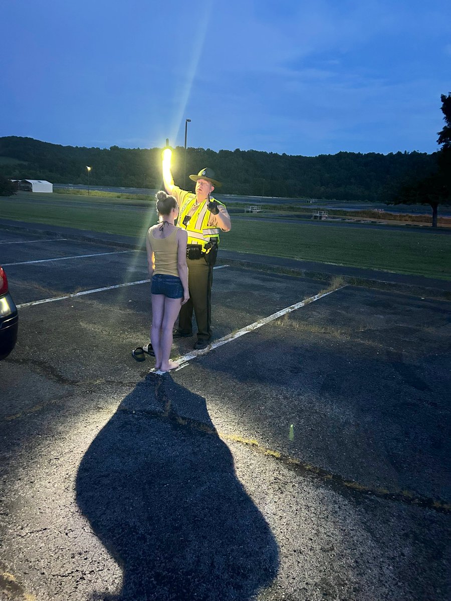 THPLawrencebur's tweet image. 🚨 Troopers in Bedford County recently conducted a sobriety checkpoint to help keep our roads safe.
Every impaired driver removed is a potential life saved.
Drive sober. Plan ahead. Make it home safe. #DriveSober #THP #StaySafeTN