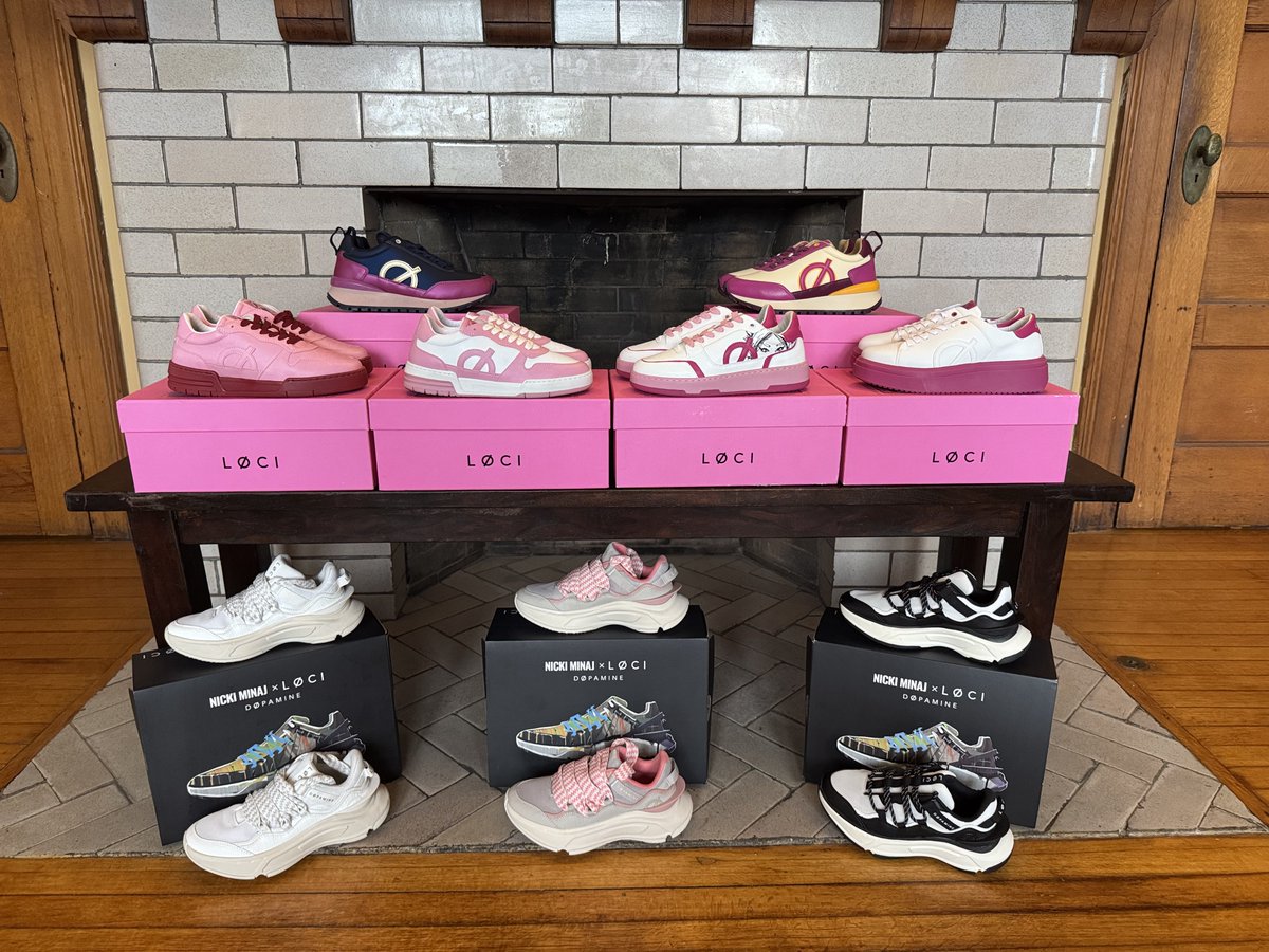 NickiMinajface_'s tweet image. Nicki Pose Challenge with my Løci collection 🎀 @NICKIMINAJ @locibynickim #NickiPoseInLØCI
