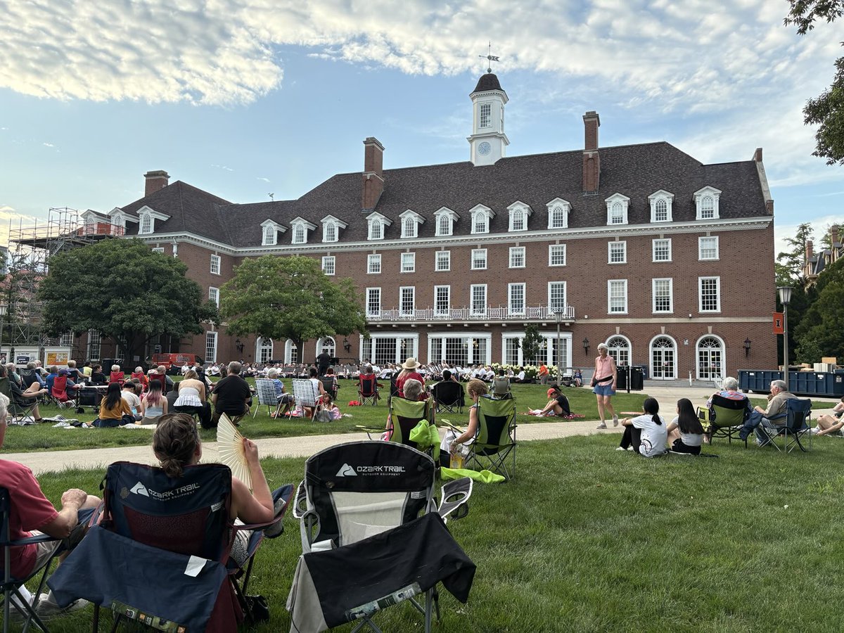 Beautiful summer evening for a Summer Band Concert on The Quad tonight ⁦<a href="/IlliniUnion/">Illini Union</a>⁩ ⁦<a href="/IllinoisMusic/">Illinois Music</a>⁩